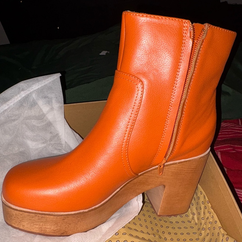 Charlotte Stone Paz Platform/ Clog boot
